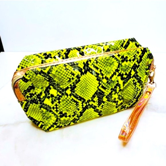 HP⭐️Neon yellow python print wristlet - Picture 7 of 8